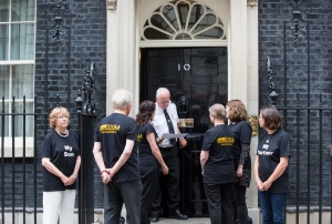 Downing Street letter hand in