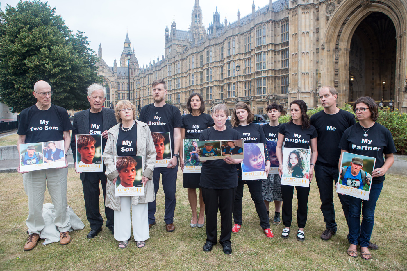 Families hand over petition to 10 Downing Street 14 July 2015 Transform Drug Policy Foundion www.tdpf.org.uk Anyone's Child www.staging.anyoneschild.org Photo by Tracy Howl/www.paulclarke.com
